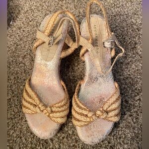 Apostrophe wedges
